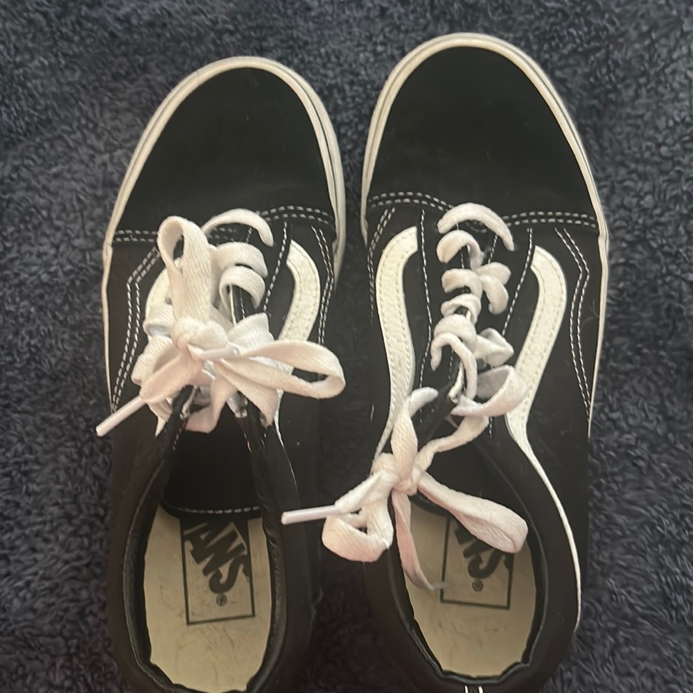 Gently worn lace Vans.  Men’s 6.  Women’s 7.5